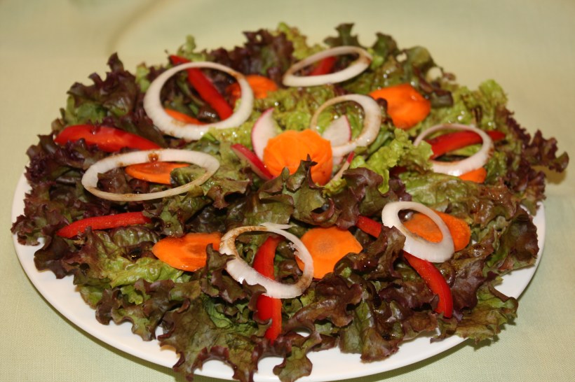 sałata z sosem z syropu klonowego