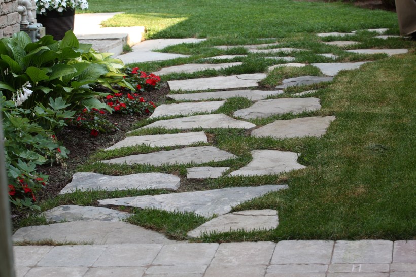 ścieżka z kamienia