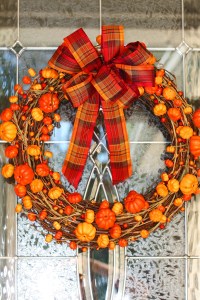 jesienna dekoracja na drzwi