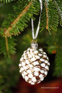 szyszka na choince,dekoracja bożonarodzeniowa