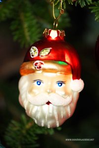 mikołaj na choince, dekoracja bożonarodzeniowa