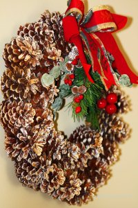 bożonarodzeniowy wianuszek na drzwi