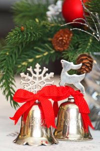 srebrne dzwonki dekoracja bożonarodzeniowa