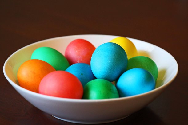 kolorowe jaja wielkanocne